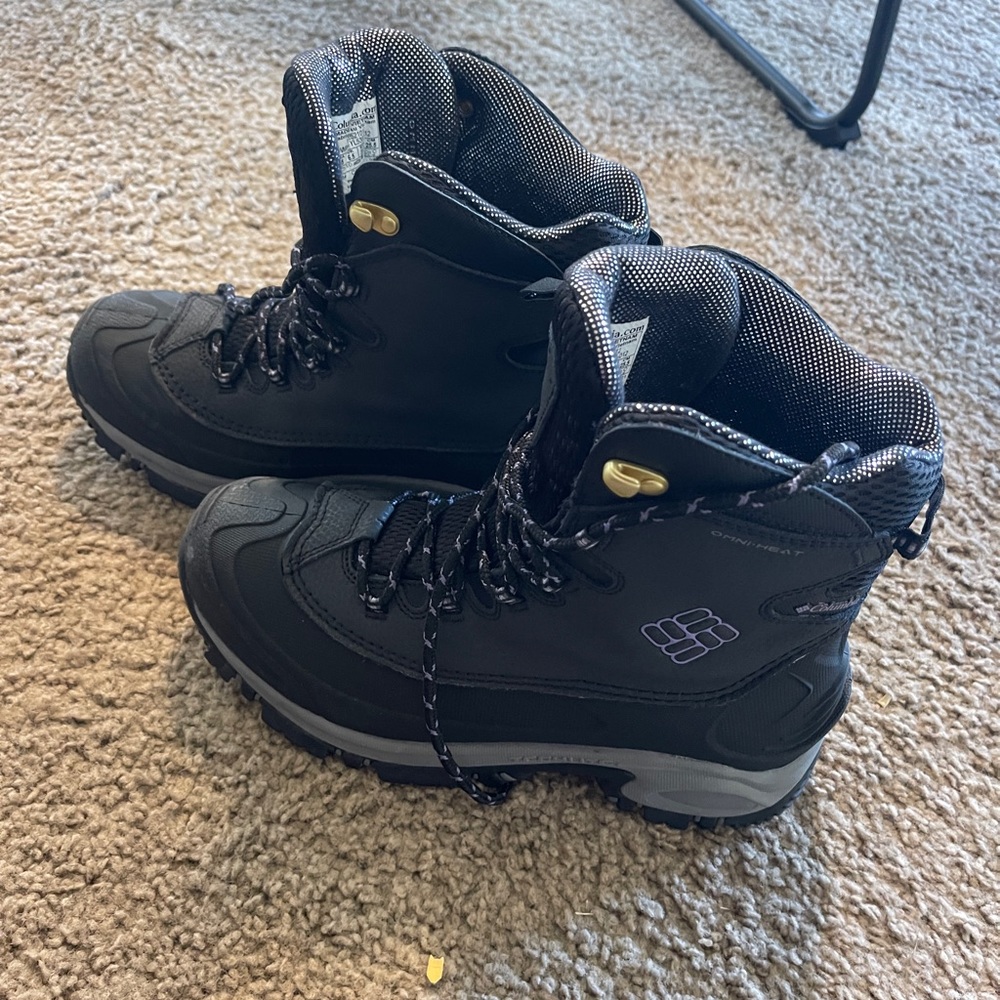 Columbia snow boots women’s 8.5 used once